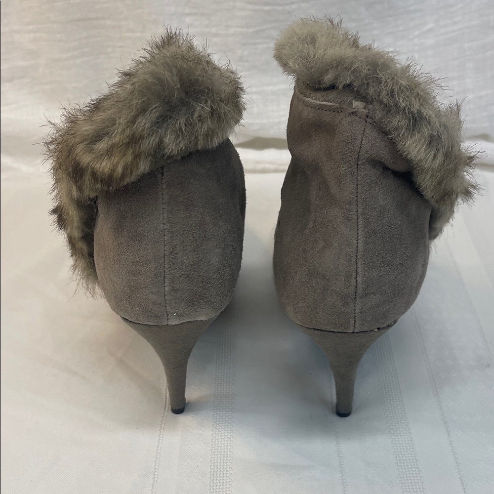 Women's Faux Fur Trim Ankle Boots - Gray size 7.5 - Picture 6 of 12
